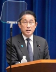 首相、最低賃金千円に意欲　「審議会でしっかり議論を」