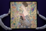 クリムト肖像画１３５億円で落札　英競売、「扇を持つ女性」