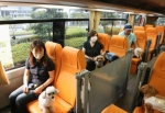 ペット同伴旅に専用バス　鉄道も実証、移動に選択肢