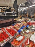 英高級百貨店に日本産イチゴ　売れ行き好調、果物を常設販売へ