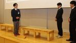 岡山聾学校生 木製ベンチを贈る　環太平洋大へ、学びの集大成