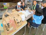 矢掛の住民組織、留学生に米贈る　コロナ影響で経済的困窮の支援を