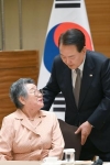 尹氏、在日被爆者に謝罪　韓国大統領、広島を初訪問