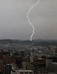 大気の状態不安定 岡山市で稲妻も　県南部中心に雷雨や強風
