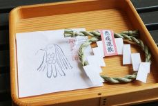 参拝者にアマビエ護符、岡山神社　茅の輪とセットで配布