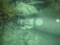 隠岐の島漁港で魚雷か　漁師が発見、全長１０メートル