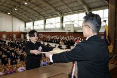 思い出詰まった学びや巣立つ　岡山県内公立小１９４校で卒業式