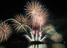 大輪２千発 鞆の浦の町並み彩る　福山 ４年ぶりに弁天島花火大会