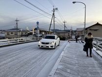 岡山県北で積雪 津山で４６センチ　今季最強の寒気 交通機関に乱れ