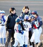渋野選手「恩返し」のソフト大会　岡山で初開催 小学生２００人交流