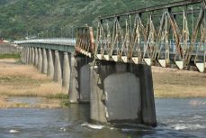 川辺橋の橋脚 ６月中旬までに撤去　岡山県、損傷した一部と周辺橋桁