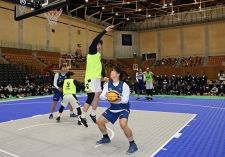 バスケ観戦 福山の３小児童が企画　プロチームの迫力あるプレー応援