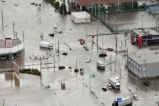 東海で車両水没や土砂崩れ相次ぐ　１人死亡１人不明、住宅被害も