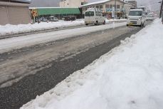 大雪で鉄道やバスの乱れ続く　岡山県北中心、９７校臨時休校