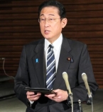 岸田首相、長男秘書官を更迭　公邸忘年会で記念撮影「不適切」
