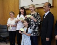 ウクライナ避難３家族に支援金　岡山市国際交流協、市民の浄財で
