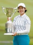 川岸史果が６年ぶり２勝目　女子ゴルフ、プレーオフで