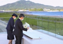 両陛下、岩手の震災犠牲者を追悼　即位後初めて、復興公園に供花