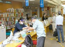 岡山県立図書館１カ月ぶり再開