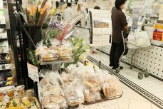 「まだ食べられる」処分品が好評　岡山で取扱店増、食品ロス削減も