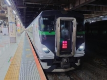関東平野をひた走る希少な上野駅発着の在来線特急「草津・四万」