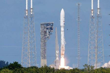 　米フロリダ州のケープカナベラル宇宙軍基地から打ち上げられた試験衛星＝６日（ＡＰ＝共同）