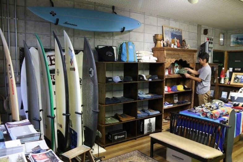 この地に生きる（６）貞森泰明さん（４７）＝美作市　県北唯一のサーフィン用品専門店を営む