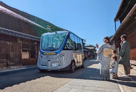 　岐阜市が行った自動運転バスの走行実験の様子＝２０２２年（同市提供）