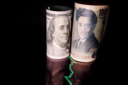 　米ドルと日本円（ロイター＝共同）