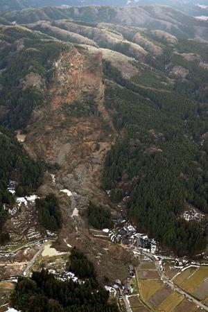 死者９２人、不明２４２人　能登地震、被害拡大恐れ