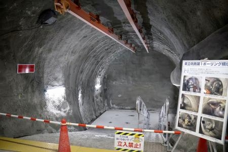 　幌延深地層研究センターが公開した地下３５０メートルにある坑道で、新たに設けられた試験スペース＝２６日午後、北海道幌延町