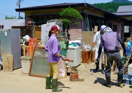 ボランティア、秋田で復旧に汗　大雨被害から１週間