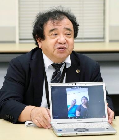 　遺族弁護団の記者会見にオンラインで参加したウィシュマ・サンダマリさんの妹たち＝２９日午後、東京・永田町