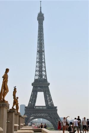 　フランス・パリの観光名所、エッフェル塔＝２０１９年（共同）