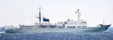　鹿児島県沖で領海侵入した中国海軍の測量艦（防衛省統合幕僚監部提供）