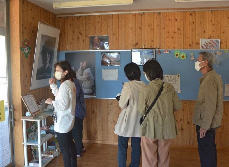 つばきの丘運動公園にある町ＰＲコーナー。藤井さんのメッセージやサインなどが展示され、県内外の観光客らが訪れている