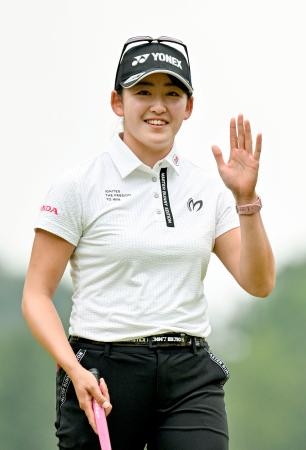 岩井千怜が６３で首位　女子ゴルフ第１日