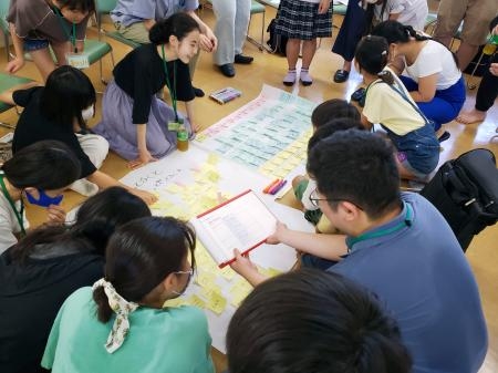 　川崎市が設置した「子ども会議」の様子。子どもの意見を市政に反映させるため提言を行っている＝２０２３年７月