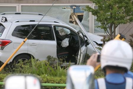消防署に車突っ込み歩行者死亡　東京・町田、運転手は軽傷