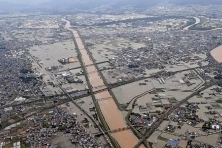 関東甲信で大雨、厳重警戒　愛知・豊橋で車水没、１人死亡