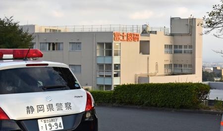 　男が入院患者２人を刺したとみられる富士脳障害研究所付属病院＝２７日午後、静岡県富士宮市