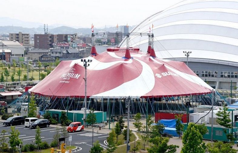 木下大サーカス岡山公演の会場にお目見えした赤テント