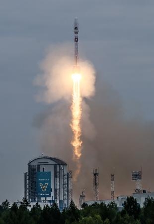 　１１日、ロシア極東アムール州で月探査機ルナ２５号を載せて打ち上げられる宇宙船ソユーズ（タス＝共同）