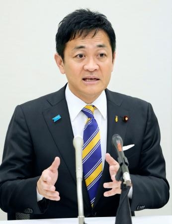 　インタビューに答える国民民主党の玉木雄一郎代表