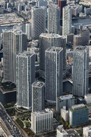 　立ち並ぶマンション＝２０２３年１０月、東京都中央区（共同通信社ヘリから）