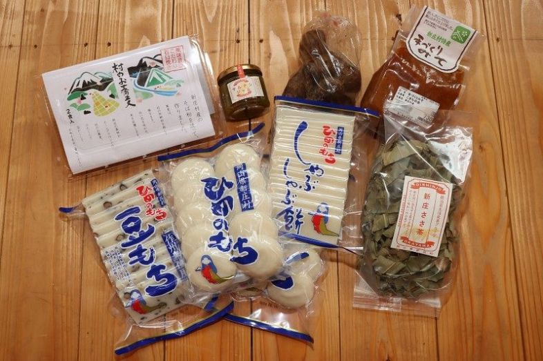 「ふるさと小包」に詰め合わせる予定の新庄村産品