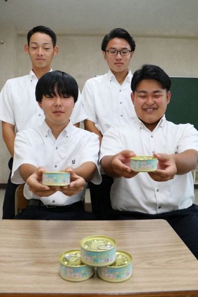 アイゴの缶詰開発に挑戦した岡山高の生徒たち
