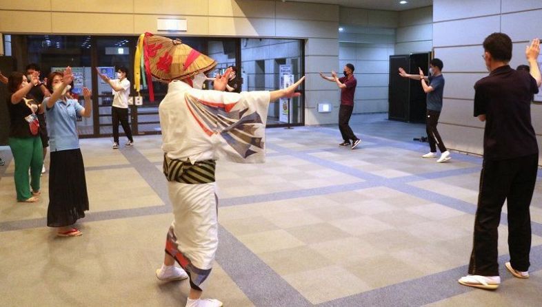 松山踊り３年ぶり開催へ練習　「マスク姿でも頑張る」