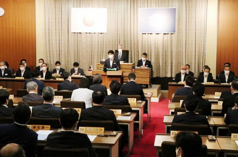 ６月定例岡山県議会で閉会あいさつをする伊原木知事