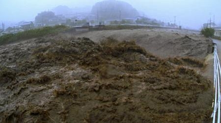 　大雨の影響で増水した熊本県益城町の木山川のライブカメラ映像＝３日午前７時４５分（国交省提供）